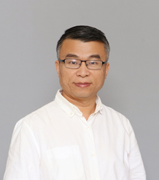 A person wearing glassesDescription automatically generated with medium confidence
